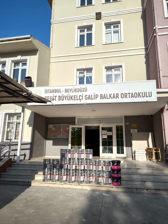 Şehit Büyükelçi Galip Balkar Ortaokulu'na boya teslimatı — Beylikdüzü