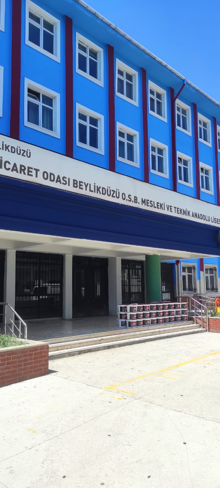 İstanbul Ticaret Odası Beylikdüzü O.S.B. Mesleki ve Teknik Anadolu Lisesi'ne malzeme teslimatı